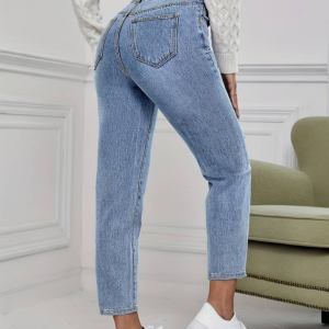 Alternative view of Kadın Açık Mavi Yırtık Mom Fit Kot Pantolon