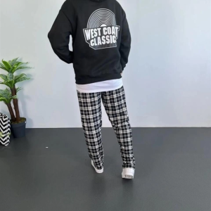 Alternative view of Erkek Oversize Üç İplik Kapüşonlu Sweatshirt – Siyah Sırt Ve Ön Baskılı, Kanguru Cepli, Rahat Kalıp, İçi Pamuklu ModeL-Siyah