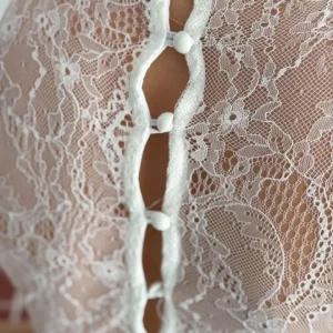 Alternative view of Dantel Detaylı Derin Dekolte Body Şık Kolsuz Yazlık Bodysuit - Beyaz