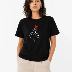 Alternative view of Kore Parmak Kalp Aşk Temalı Minimal Baskılı Tişört Yazlık Kısa Kol T-Shirt - Siyah