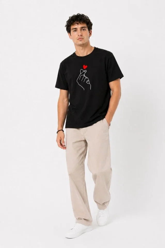 Erkek Kore Parmak Kalp Aşk Temalı Minimal Baskılı Tişört Yazlık Kısa Kol T-Shirt - Siyah - Görsel 2