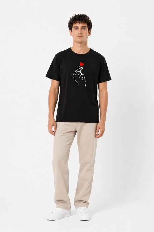 Erkek Kore Parmak Kalp Aşk Temalı Minimal Baskılı Tişört Yazlık Kısa Kol T-Shirt - Siyah - Görsel 3
