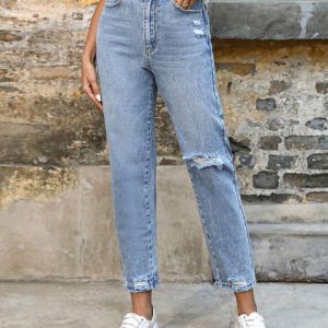 Kadın Açık Mavi Yırtık Mom Fit Kot Pantolon